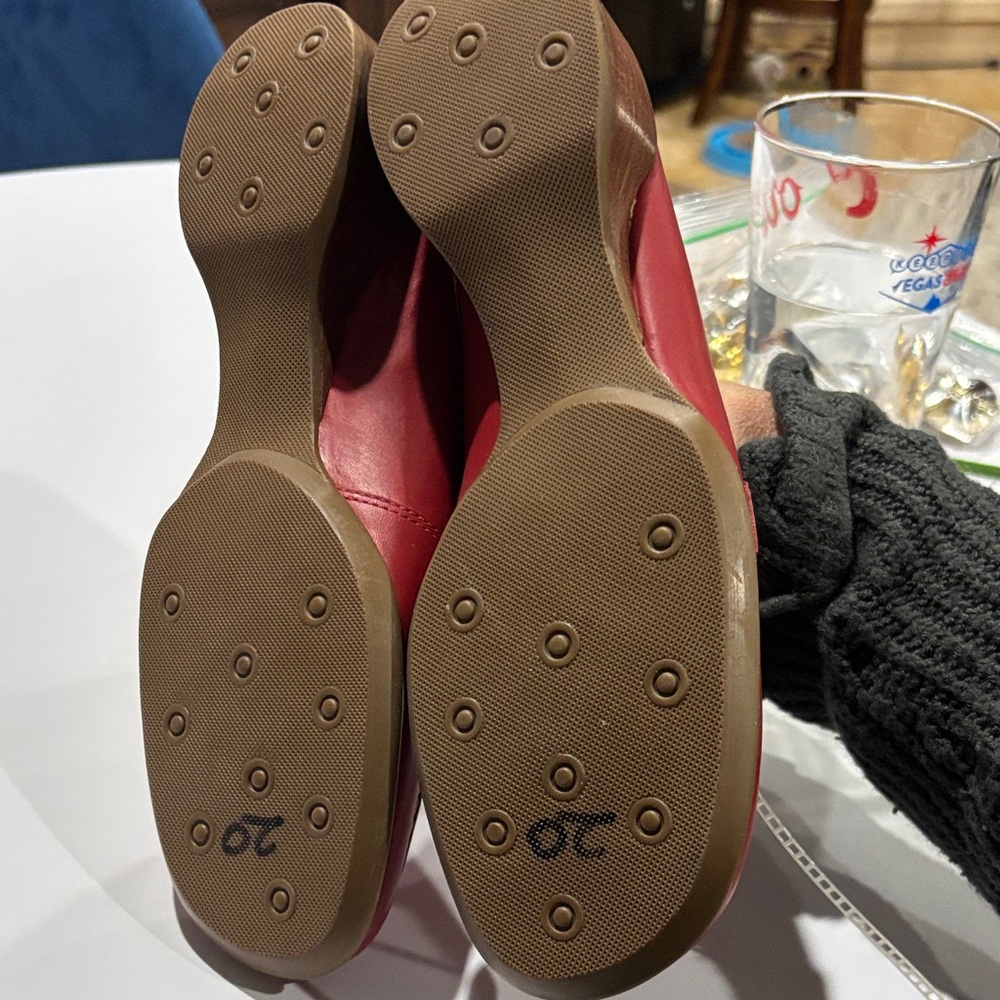 White Mountain Sweetie Red Leather Mules Slide Loafers 7M NWT - Picture 3 of 4
